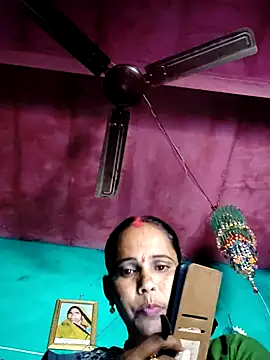 Snapshot of Pooja750 chatting on 11.05.25 Pooja750 online show from 11.05.25