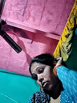 Snapshot of Pooja750 chatting on 11.17.25 Pooja750 online show from 11.17.25