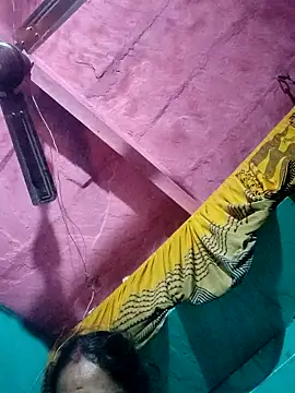 Snapshot of Pooja750 chatting on 11.20.25 Pooja750 online show from 11.20.25