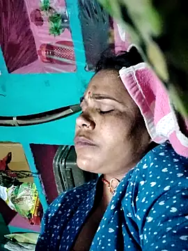 Snapshot of Pooja750 chatting on 11.25.25 Pooja750 online show from 11.25.25