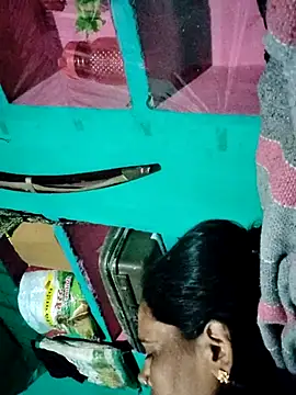 Snapshot of Pooja750 chatting on 12.17.25 Pooja750 online show from 12.17.25