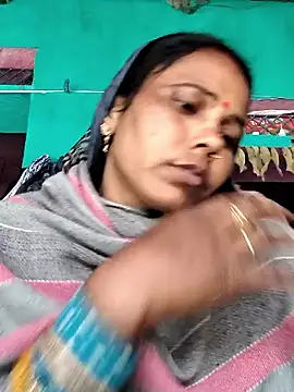 Snapshot of Pooja750 chatting on 12.22.25 Pooja750 online show from 12.22.25