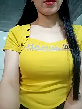 Snapshot of Vyvyy06 chatting on 11.15.25 Vyvyy06 online show from 11.15.25