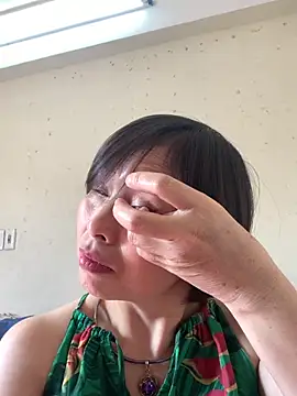 Hello Linchii online show from 10.12.25