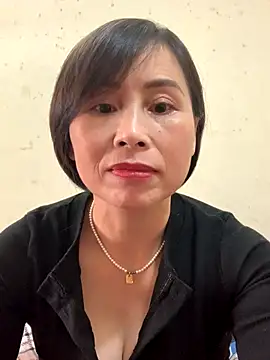 Hello Linchii online show from 10.17.25