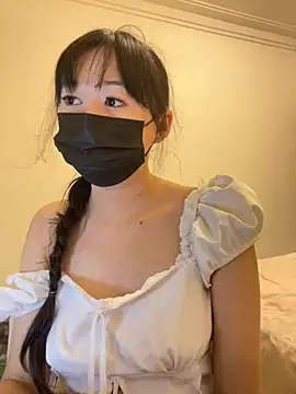 Snapshot of Minnie-2025 chatting on 05.20.26 Minnie-2025 online show from 05.20.26