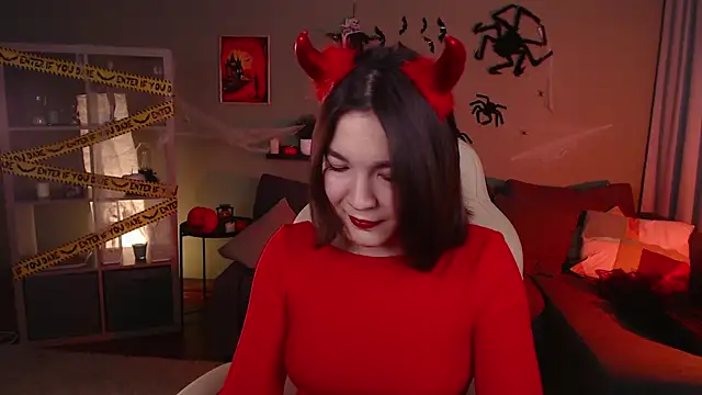 Snapshot of Halle_Berrry chatting on 10.30.25 Halle Berrry online show from 10.30.25