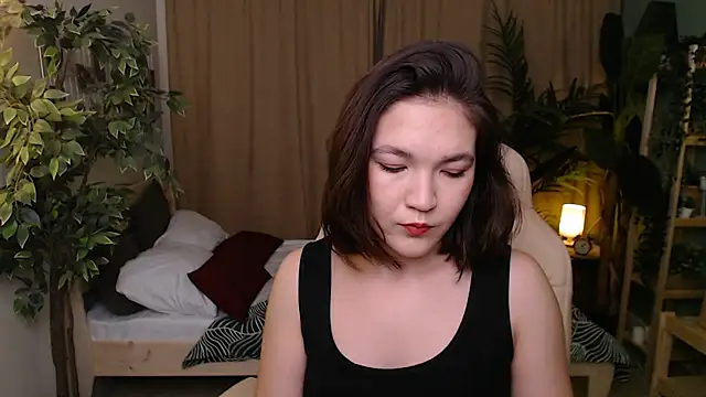 Snapshot of Halle_Berrry chatting on 11.11.25 Halle Berrry online show from 11.11.25