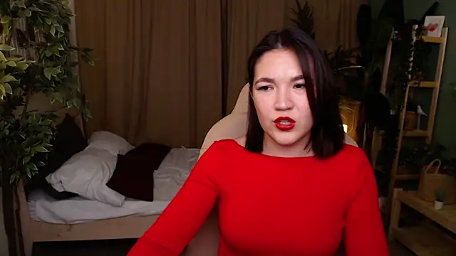 Snapshot of Halle_Berrry chatting on 11.14.25 Halle Berrry online show from 11.14.25