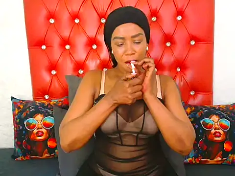 Snapshot of GaggingQueen32 chatting on 09.22.25 GaggingQueen32 online show from 09.22.25