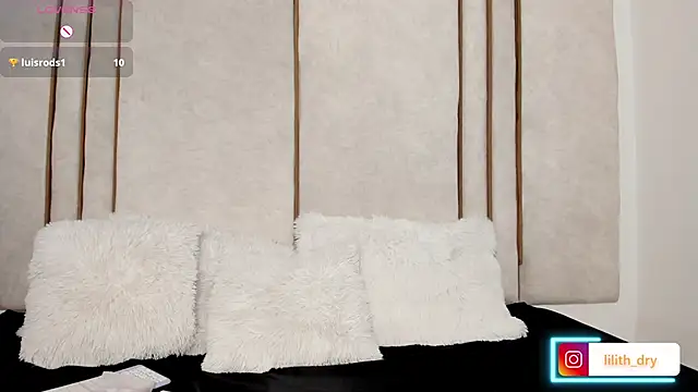 Snapshot of Lilith_dry chatting on 09.15.25 Lilith dry online show from 09.15.25