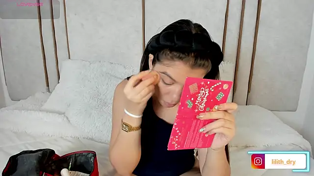 Snapshot of Lilith_dry chatting on 09.25.25 Lilith dry online show from 09.25.25