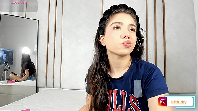 Snapshot of Lilith_dry chatting on 09.26.25 Lilith dry online show from 09.26.25