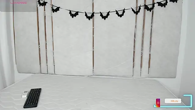 Snapshot of Lilith_dry chatting on 10.15.25 Lilith dry online show from 10.15.25