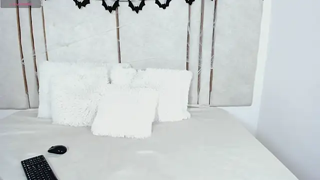 Snapshot of Lilith_dry chatting on 10.23.25 Lilith dry online show from 10.23.25