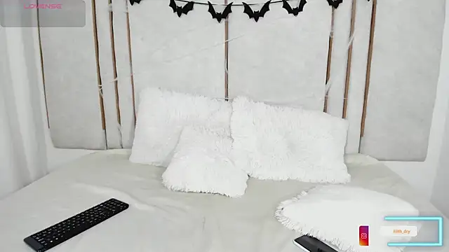 Snapshot of Lilith_dry chatting on 10.30.25 Lilith dry online show from 10.30.25