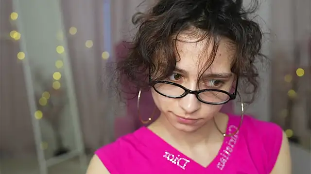 MimiLicks online show from 11.18.25