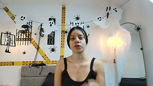 Snapshot of DannySamm chatting on 10.31.25 DannySamm online show from 10.31.25