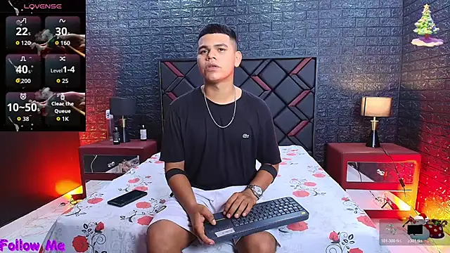 Snapshot of DannySamm chatting on 12.14.25 DannySamm online show from 12.14.25