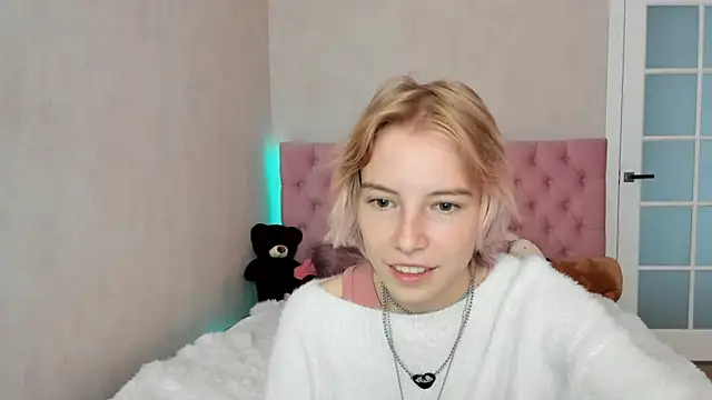 Snapshot of Pink_Lila18 chatting on 09.14.25 Pink Lila18 online show from 09.14.25