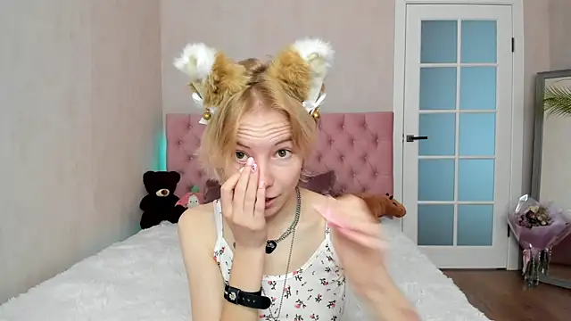 Snapshot of Pink_Lila18 chatting on 09.18.25 Pink Lila18 online show from 09.18.25