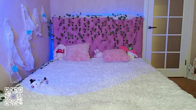 Pink Lila18 online show from 02.21.26