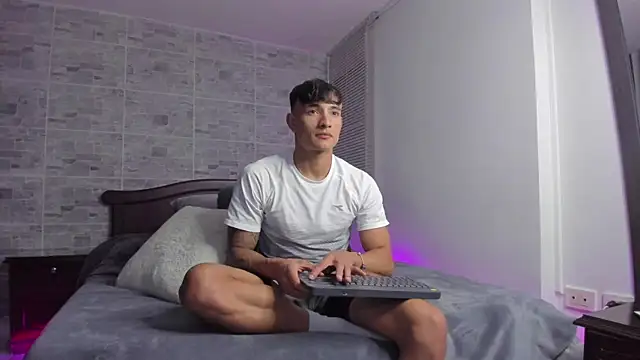 Snapshot of DavisFirb chatting on 10.10.25 DavisFirb online show from 10.10.25