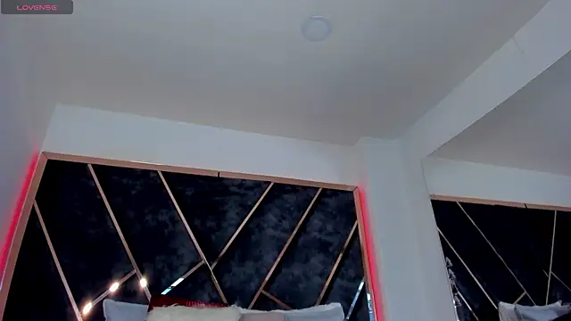 Snapshot of SusanaHenao chatting on 10.29.25 SusanaHenao online show from 10.29.25