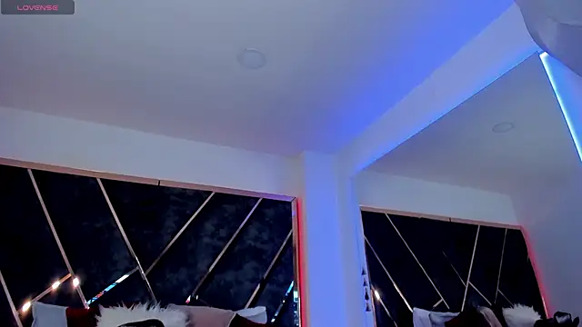 Snapshot of SusanaHenao chatting on 10.31.25 SusanaHenao online show from 10.31.25