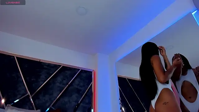 Snapshot of SusanaHenao chatting on 11.03.25 SusanaHenao online show from 11.03.25