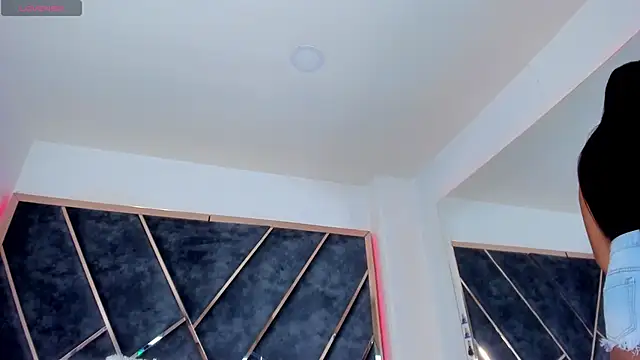 Snapshot of SusanaHenao chatting on 11.08.25 SusanaHenao online show from 11.08.25