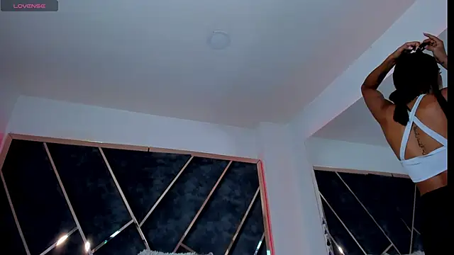 Snapshot of SusanaHenao chatting on 11.19.25 SusanaHenao online show from 11.19.25