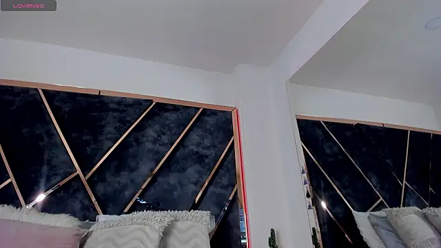 Snapshot of SusanaHenao chatting on 12.03.25 SusanaHenao online show from 12.03.25