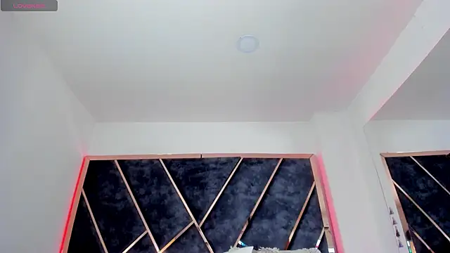 Snapshot of SusanaHenao chatting on 12.19.25 SusanaHenao online show from 12.19.25