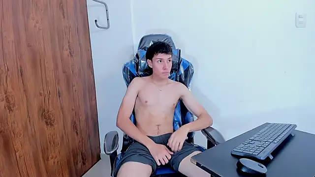 Snapshot of LittleDanny_ chatting on 09.09.25 LittleDanny online show from 09.09.25