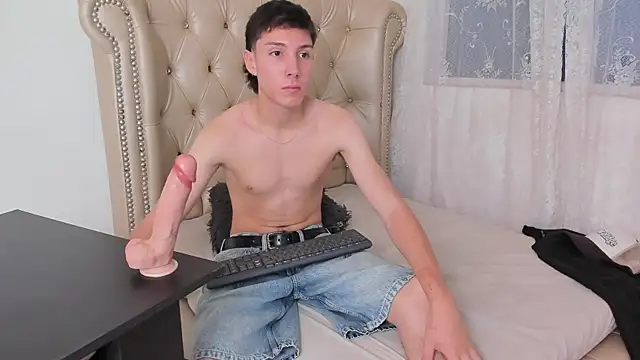 Snapshot of LittleDanny_ chatting on 09.19.25 LittleDanny online show from 09.19.25