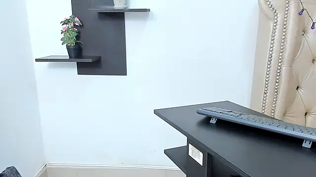 Snapshot of LittleDanny_ chatting on 10.08.25 LittleDanny online show from 10.08.25