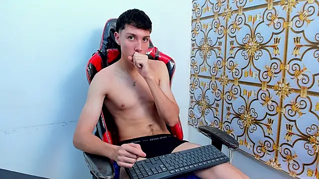 Snapshot of LittleDanny_ chatting on 10.15.25 LittleDanny online show from 10.15.25