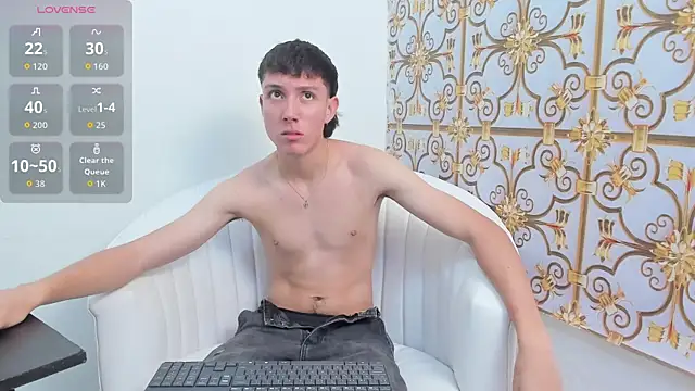 Snapshot of LittleDanny_ chatting on 10.24.25 LittleDanny online show from 10.24.25