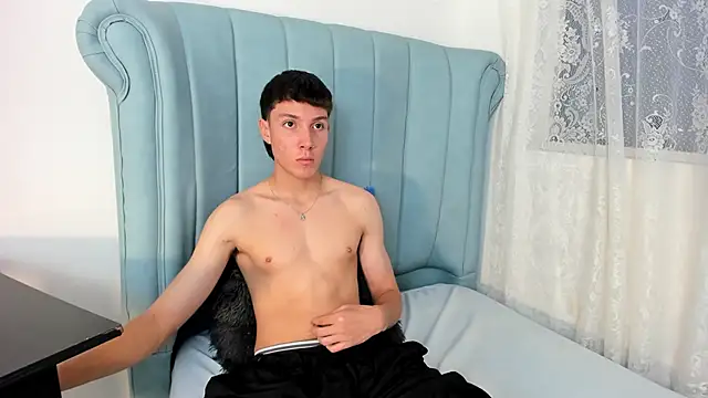 Snapshot of LittleDanny_ chatting on 10.29.25 LittleDanny online show from 10.29.25