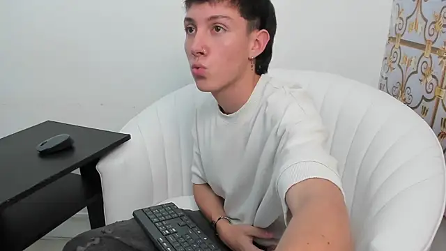 Snapshot of LittleDanny_ chatting on 11.13.25 LittleDanny online show from 11.13.25