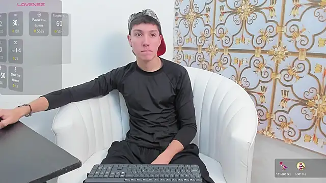 Snapshot of LittleDanny_ chatting on 11.18.25 LittleDanny online show from 11.18.25