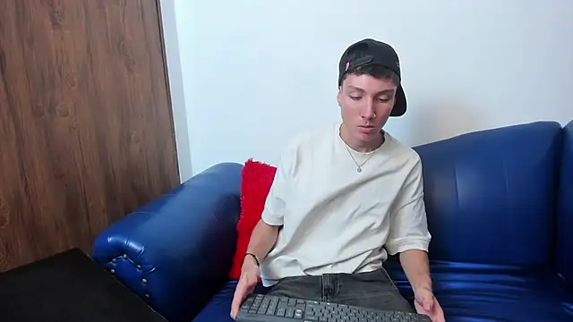 Snapshot of LittleDanny_ chatting on 11.29.25 LittleDanny online show from 11.29.25