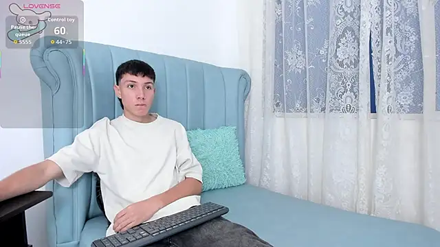 Snapshot of LittleDanny_ chatting on 12.04.25 LittleDanny online show from 12.04.25