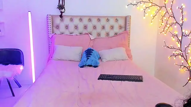 LenaStylesOA online show from 03.22.26