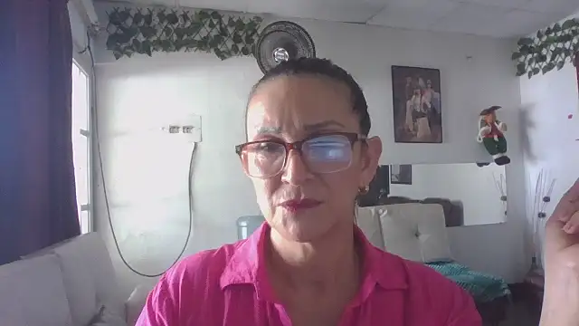 Snapshot of MiaVega chatting on 10.28.25 MiaVega online show from 10.28.25