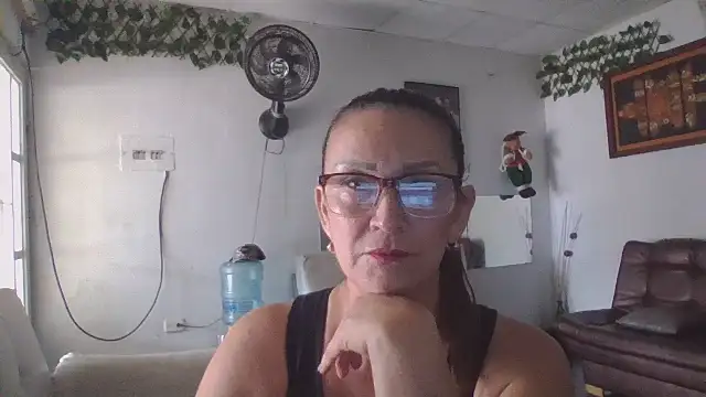 Snapshot of MiaVega chatting on 10.29.25 MiaVega online show from 10.29.25