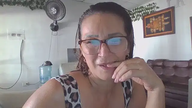 Snapshot of MiaVega chatting on 11.01.25 MiaVega online show from 11.01.25