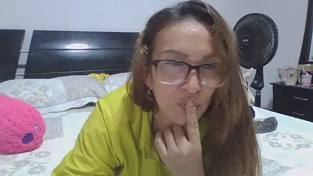 Snapshot of MiaVega chatting on 11.09.25 MiaVega online show from 11.09.25