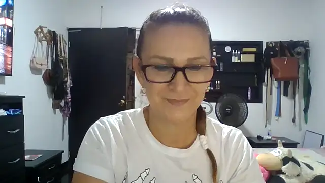 Snapshot of MiaVega chatting on 12.14.25 MiaVega online show from 12.14.25